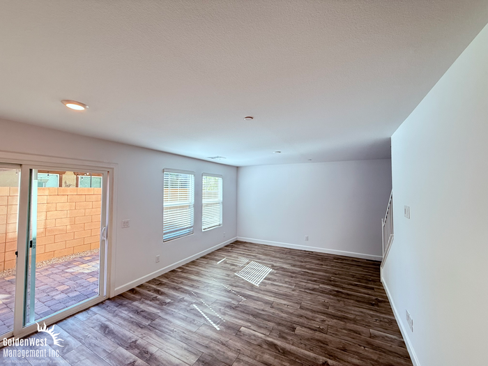 321 Bay Village Pl - Photo 2 of 17