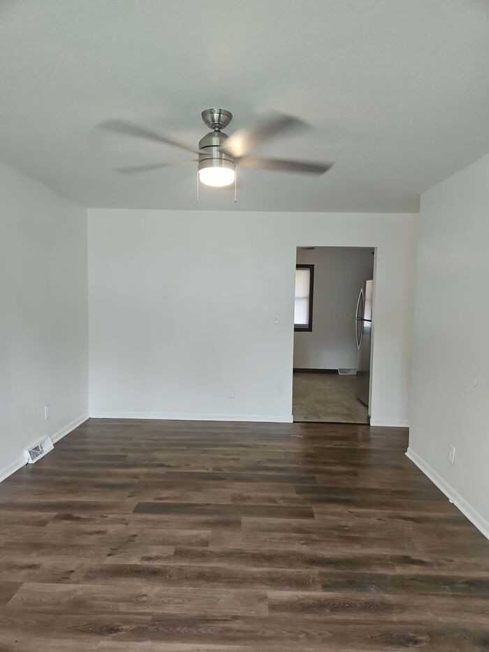 221 E Sheridan Ave - Photo 2 of 8