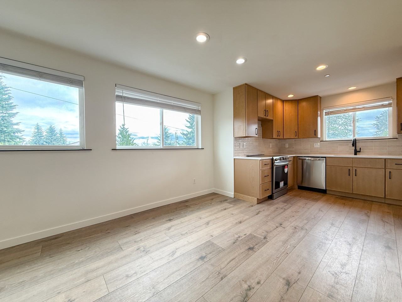 113 W Casino Rd, Everett - Photo 3 of 13