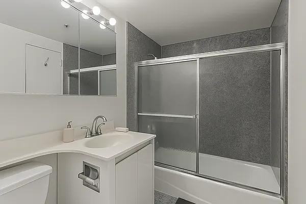 E 83rd St #6B - Photo 5 of 20