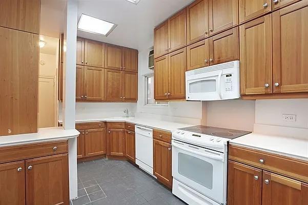 W End Ave #6B - Photo 3 of 5