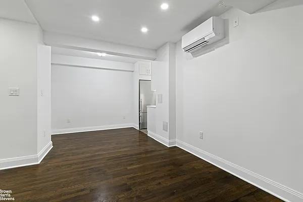 E 89th St #3D - Photo 4 of 20