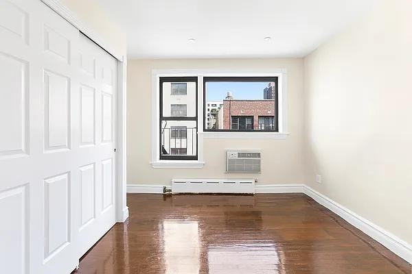 E 88th St #5D - Photo 5 of 20