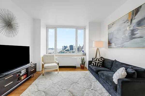 W 42nd St #25D - Photo 2 of 20