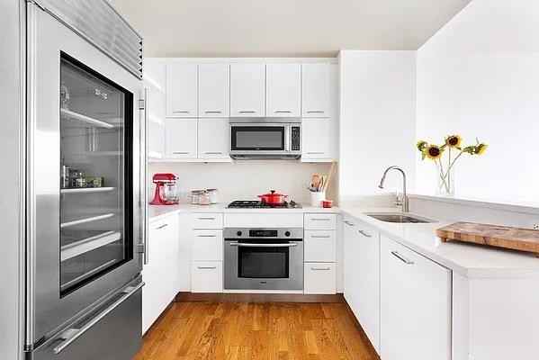 W 42nd St #17D - Photo 2 of 20