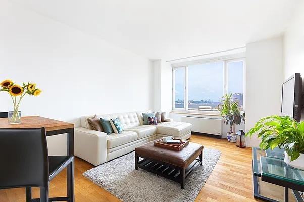 W 42nd St #17D - Photo 7 of 20