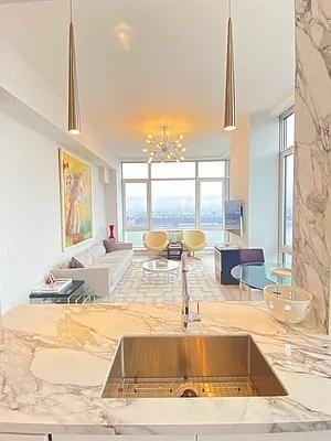 W 42nd St #PHA - Photo 4 of 20