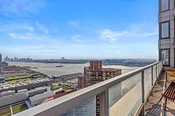 W 42nd St #40F - Photo 2 of 20