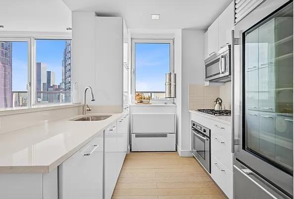 W 42nd St #40F - Photo 4 of 20