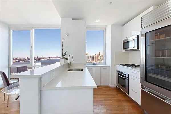 W 42nd St #21N - Photo 4 of 20