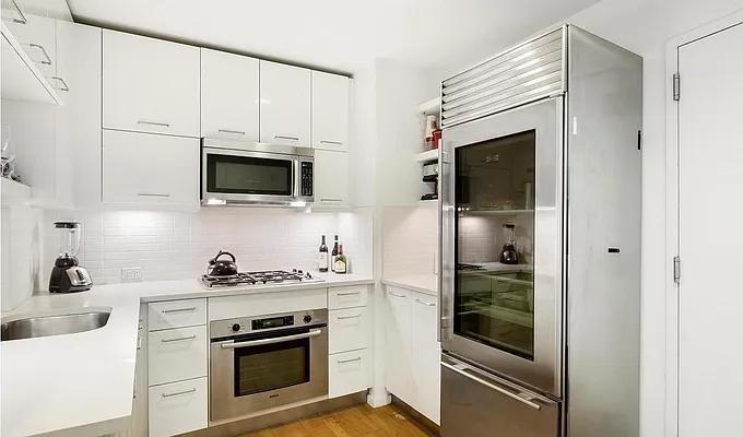 W 42nd St #25H - Photo 6 of 20