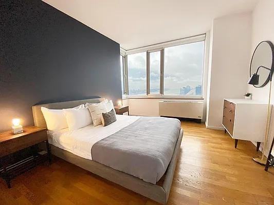 W 42nd St #17B - Photo 4 of 20