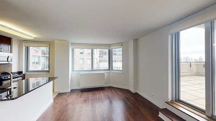 E 34th St #S28F - Photo 2 of 10