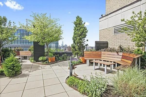 E 34th St #S28F - Photo 7 of 10