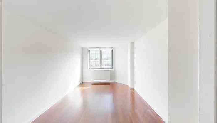 E 34th St #S08F - Photo 3 of 10