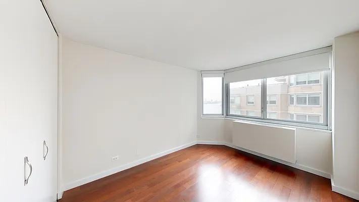 E 34th St #N22K - Photo 3 of 10