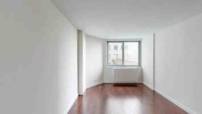 E 34th St #S05L - Photo 3 of 10