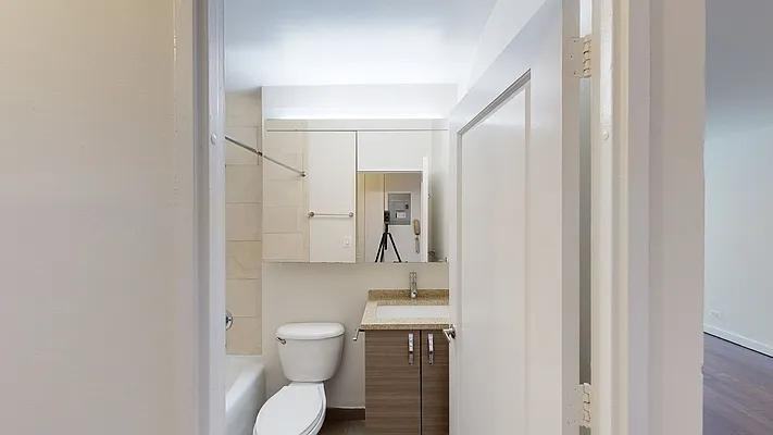 E 34th St #S05L - Photo 4 of 10