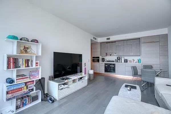 City Pt #25K - Photo 2 of 20