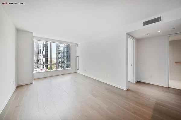 City Pt #19D - Photo 3 of 20