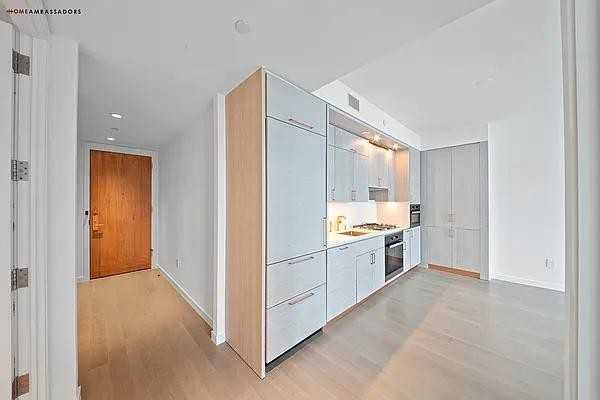 City Pt #19D - Photo 4 of 20