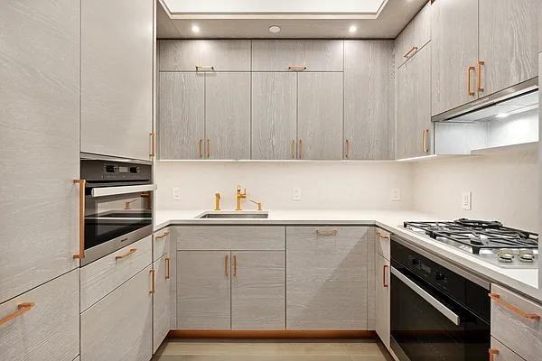 City Pt #34J - Photo 3 of 12