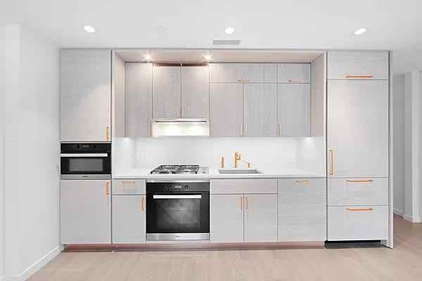 City Pt #24B - Photo 3 of 20