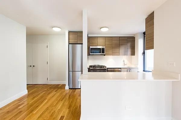 W 48th St #010P - Photo 2 of 12