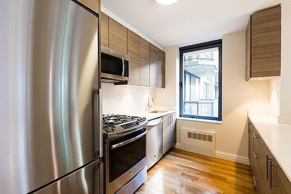 W 48th St #010P - Photo 3 of 12