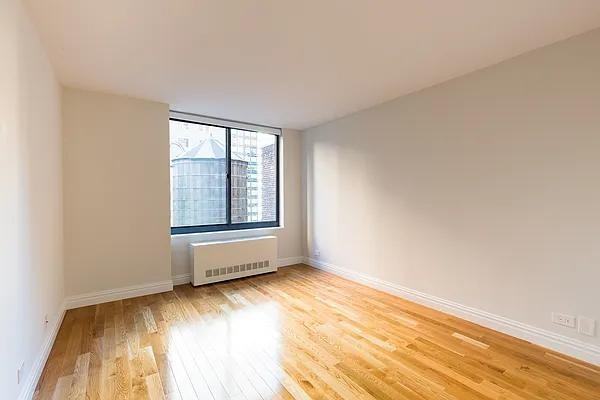 W 48th St #010P - Photo 6 of 12