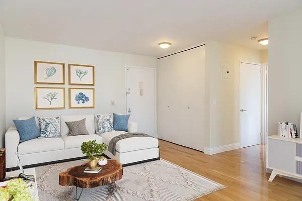 W 48th St #026M - Photo 3 of 12
