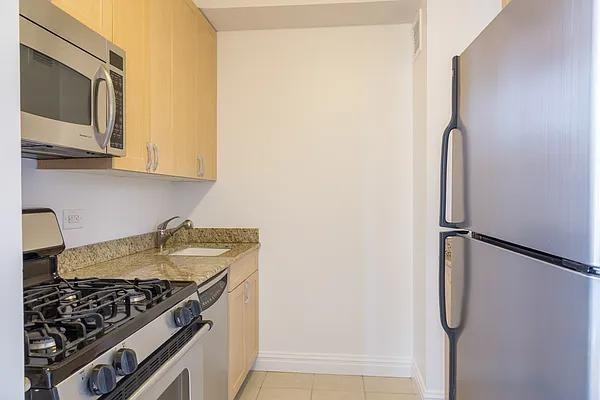 W 48th St #026M - Photo 5 of 12