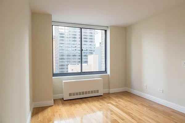 W 48th St #026M - Photo 7 of 12