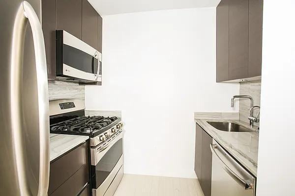 W 48th St #014A - Photo 3 of 19