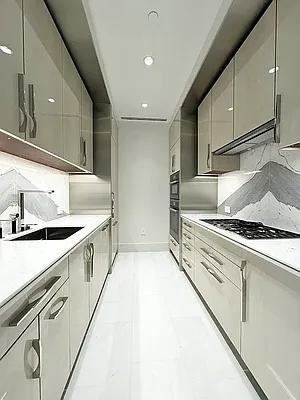 W 57th St #33D - Photo 4 of 20