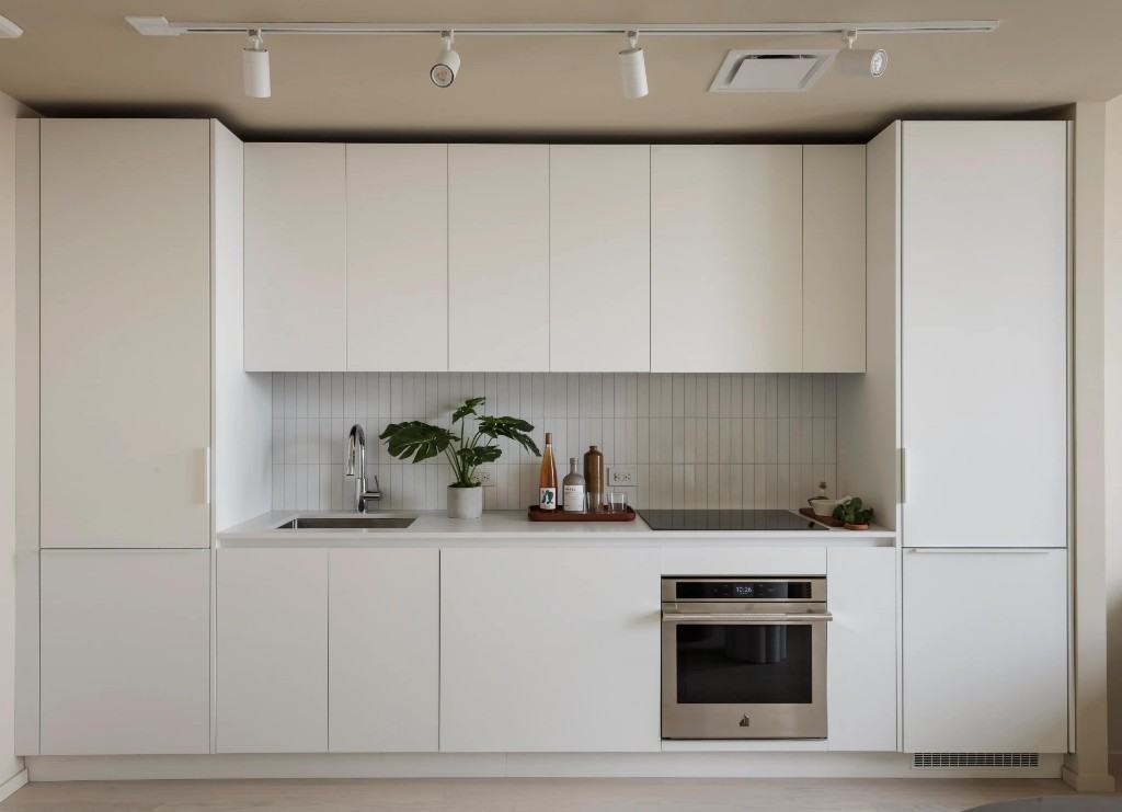 State St #18D - Photo 3 of 3