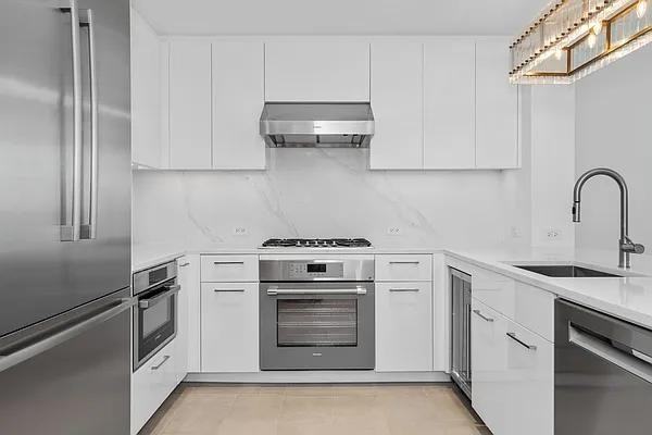 E 83rd St #2A - Photo 4 of 20