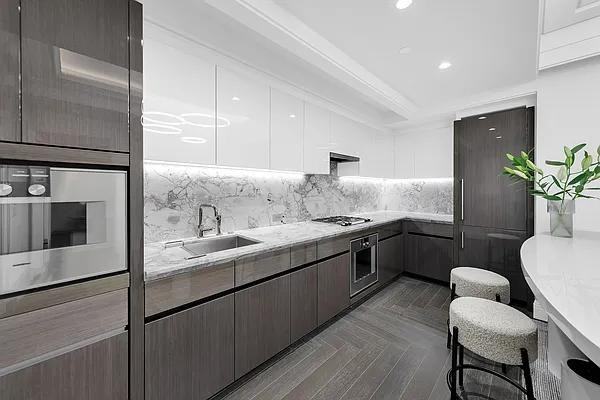 Park Ave #1909 - Photo 2 of 11