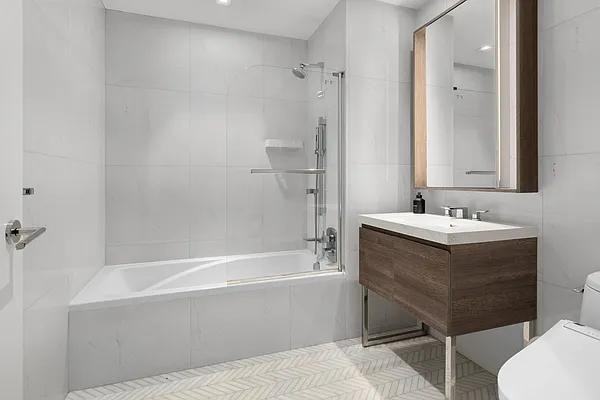 W 43rd St #7E - Photo 4 of 20