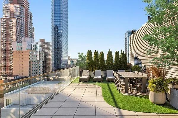 W 43rd St #7E - Photo 6 of 20