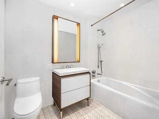 W 43rd St #5L - Photo 4 of 15