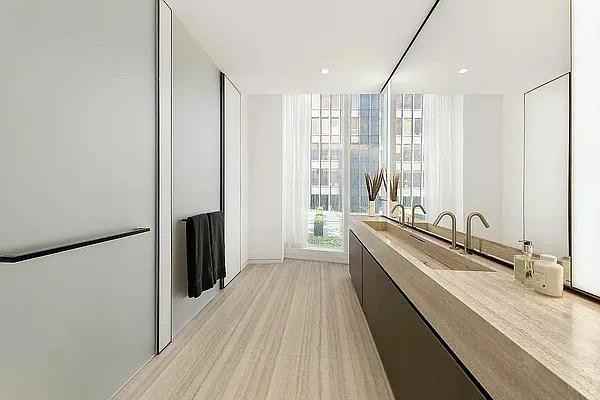 E 53rd St #15B - Photo 6 of 20