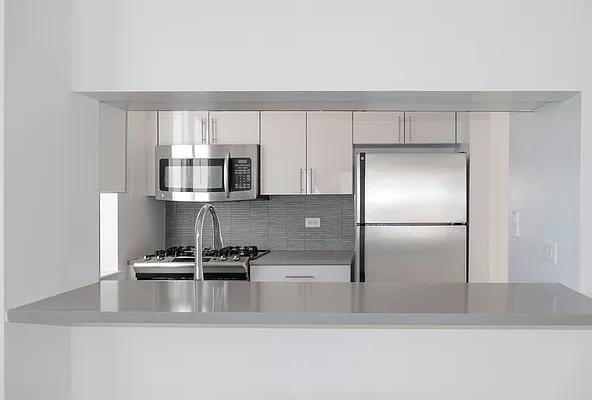 E 44th St #PHC - Photo 4 of 20