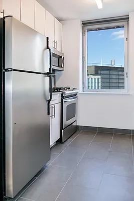 E 44th St #31G - Photo 4 of 20