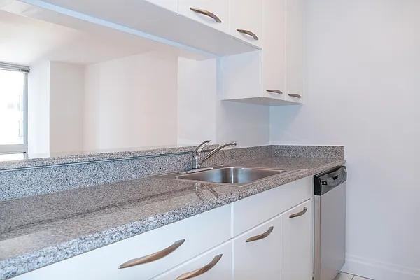 E 44th St #50D - Photo 4 of 20