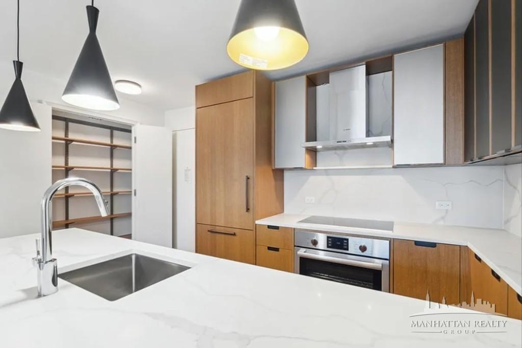 E 54th St #1910 - Photo 2 of 15