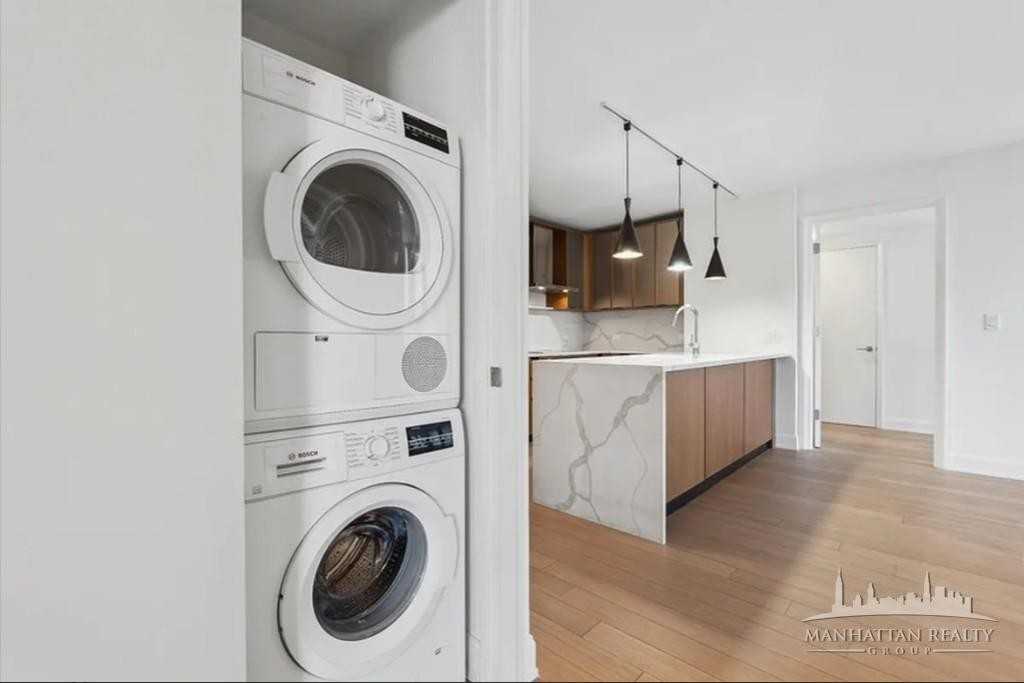 E 54th St #1910 - Photo 4 of 15