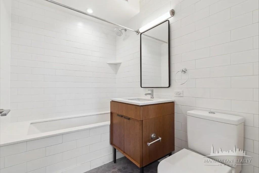 E 54th St #1608 - Photo 7 of 14