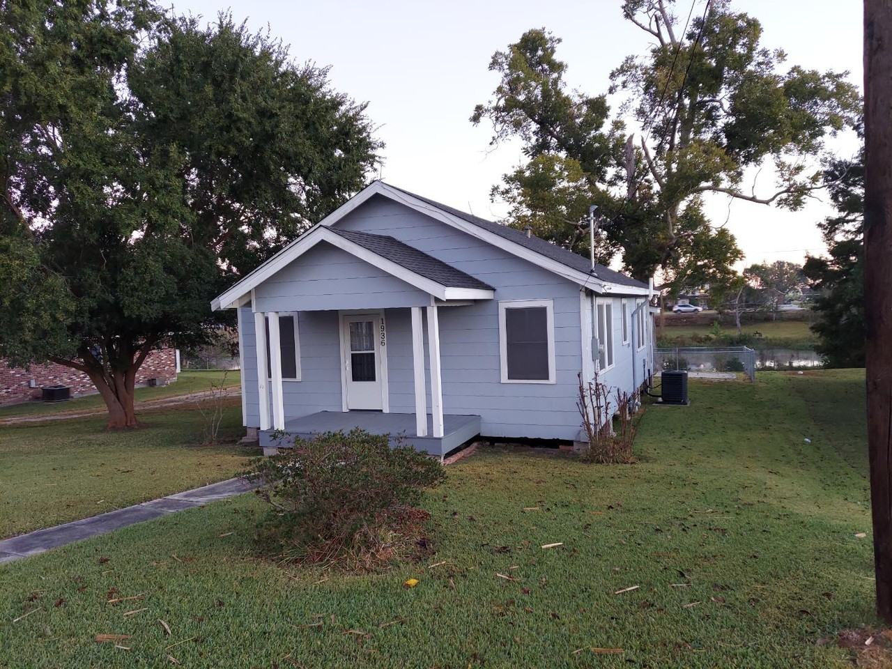 1936 Saint Mary St - Photo 2 of 20