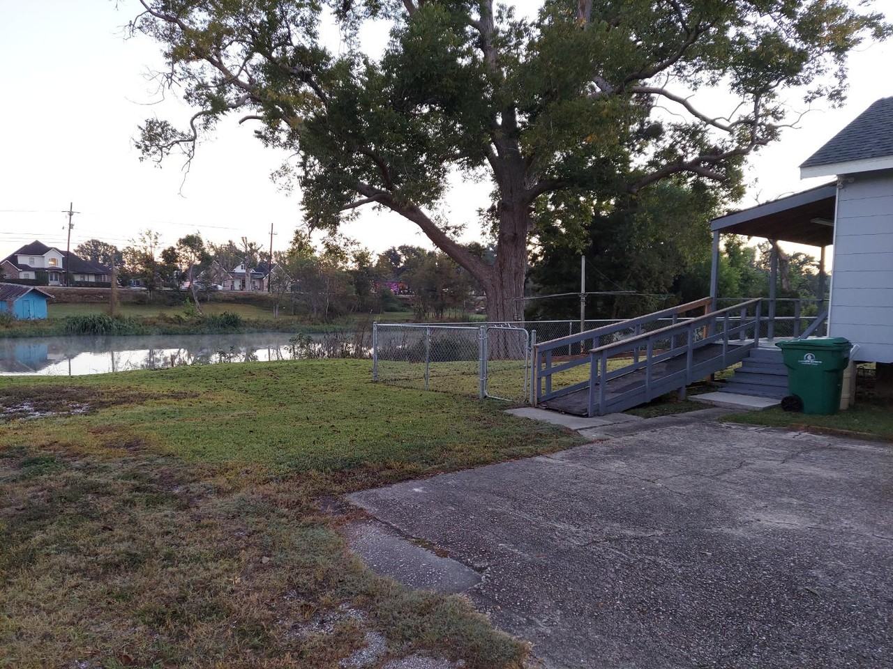 1936 Saint Mary St - Photo 3 of 20